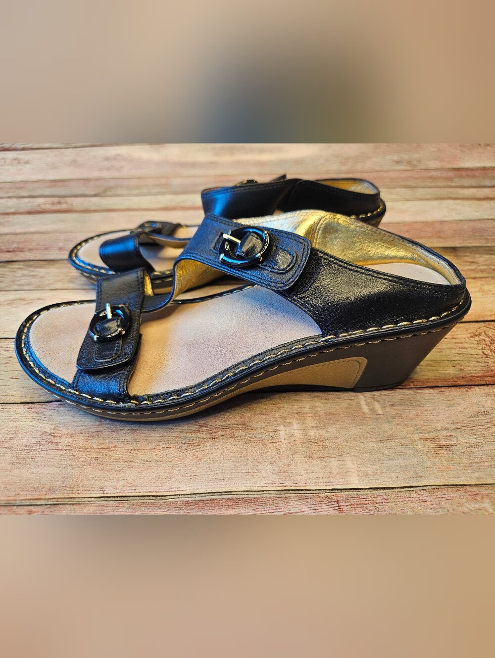 Alegria Lara wedge sandal. Size 38